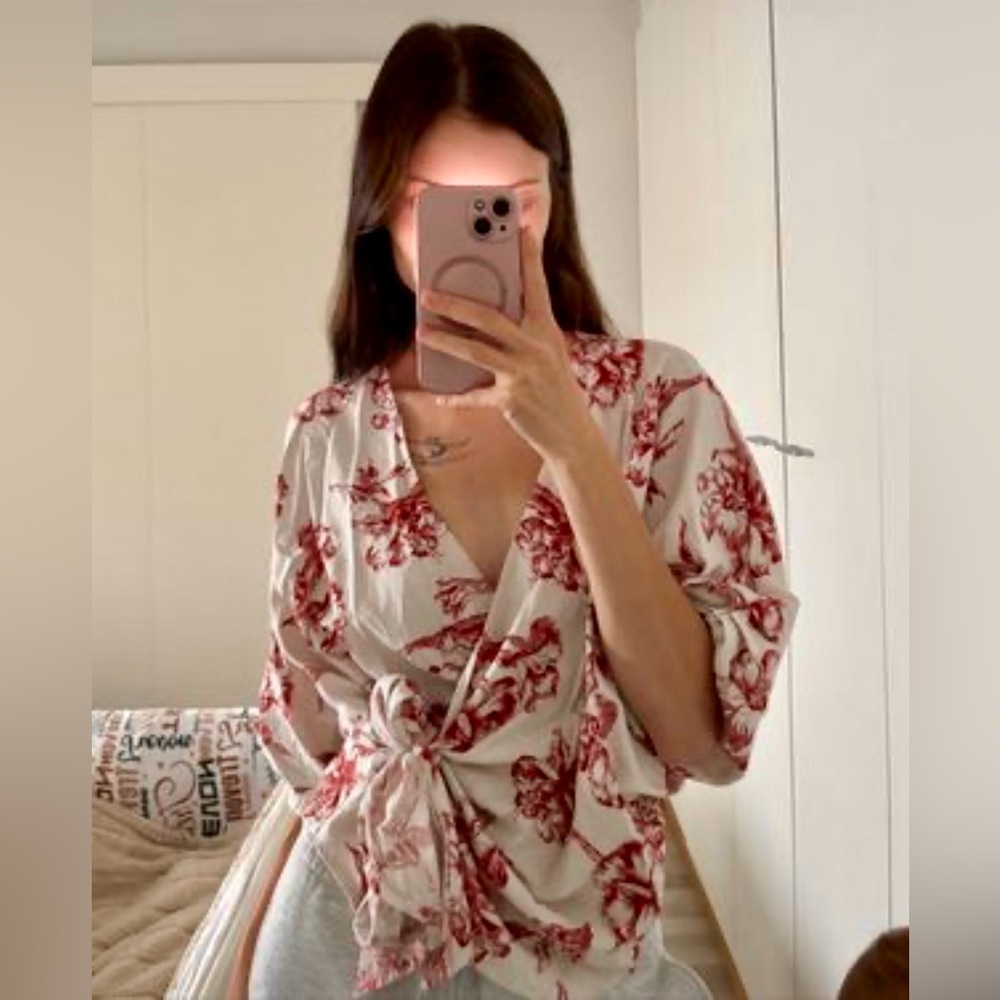 Zara Linen Blend Floral Cropped Puff Sleeve Wrap Top
Size XS